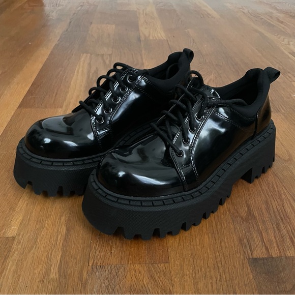 Black Lug Sole Oxfords - 38 - Picture 2 of 6